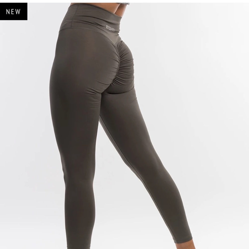 Echt olive green scrunch leggings